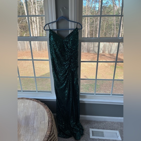 Cinderella Divine CH225 in Emerald Green - Picture 5 of 12